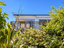 Island View Oneroa - Waiheke Holiday Home -  - 1167277 - thumbnail photo 26