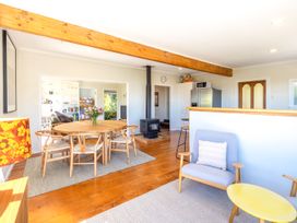 Island View Oneroa - Waiheke Holiday Home -  - 1167277 - thumbnail photo 10