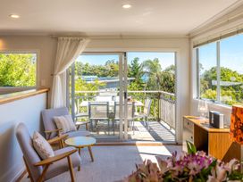 Island View Oneroa - Waiheke Holiday Home -  - 1167277 - thumbnail photo 6