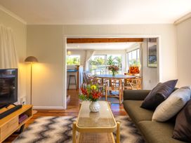 Island View Oneroa - Waiheke Holiday Home -  - 1167277 - thumbnail photo 12