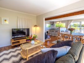 Island View Oneroa - Waiheke Holiday Home -  - 1167277 - thumbnail photo 15