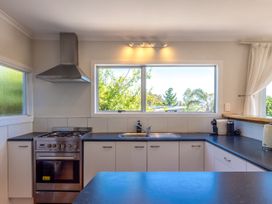 Island View Oneroa - Waiheke Holiday Home -  - 1167277 - thumbnail photo 13