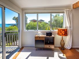 Island View Oneroa - Waiheke Holiday Home -  - 1167277 - thumbnail photo 8