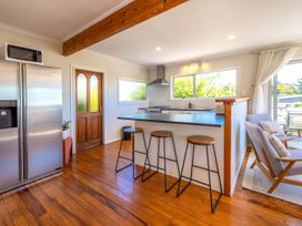 Island View Oneroa - Waiheke Holiday Home -  - 1167277 - thumbnail photo 9