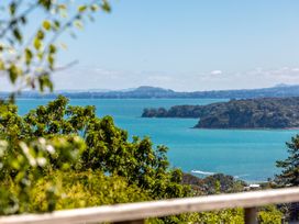 Island View Oneroa - Waiheke Holiday Home -  - 1167277 - thumbnail photo 4