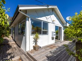 Island View Oneroa - Waiheke Holiday Home -  - 1167277 - thumbnail photo 24