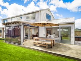 Seabreeze Escape - Snells Beach Holiday Home -  - 1167426 - thumbnail photo 1