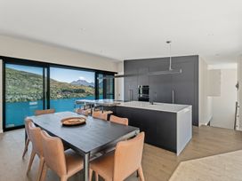 Lake Panorama - Queenstown Holiday Home -  - 1167491 - thumbnail photo 10