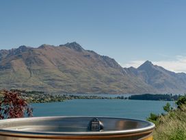 Lake Panorama - Queenstown Holiday Home -  - 1167491 - thumbnail photo 21