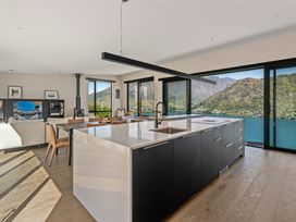 Lake Panorama - Queenstown Holiday Home -  - 1167491 - thumbnail photo 9