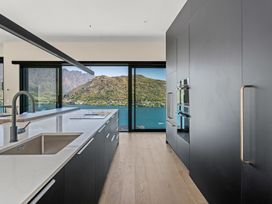 Lake Panorama - Queenstown Holiday Home -  - 1167491 - thumbnail photo 11