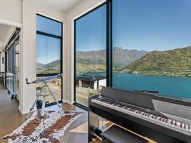 Lake Panorama - Queenstown Holiday Home -  - 1167491 - thumbnail photo 5