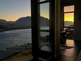 Lake Panorama - Queenstown Holiday Home -  - 1167491 - thumbnail photo 7