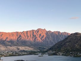 Lake Panorama - Queenstown Holiday Home -  - 1167491 - thumbnail photo 30