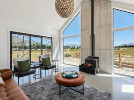 Mountain Majesty - Wanaka Holiday Home -  - 1167492 - thumbnail photo 4