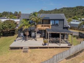 Spacious Family Getaway - Whangamata Holiday Home -  - 1167580 - thumbnail photo 3