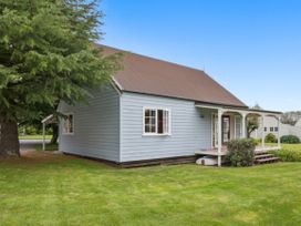 Huka Falls Cottage - Lake Taupo Holiday Home -  - 1168080 - thumbnail photo 15