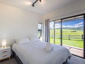 Cozy Cabin with a View - Ohakune Holiday Home -  - 1168129 - thumbnail photo 16