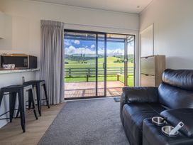 Cozy Cabin with a View - Ohakune Holiday Home -  - 1168129 - thumbnail photo 3