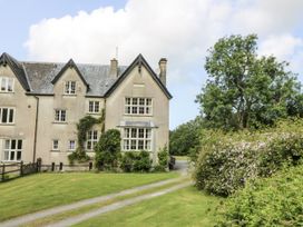 5 bedroom Cottage for rent in Newport