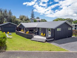 Beach Break Bach - Whangapoua Holiday Home -  - 1168220 - thumbnail photo 2