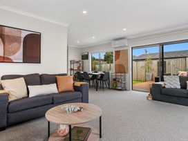 Unwind Papamoa Beach - Papamoa Holiday Home -  - 1169048 - thumbnail photo 5