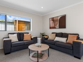Unwind Papamoa Beach - Papamoa Holiday Home -  - 1169048 - thumbnail photo 6