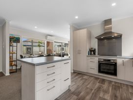 Unwind Papamoa Beach - Papamoa Holiday Home -  - 1169048 - thumbnail photo 13