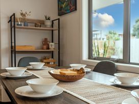 Unwind Papamoa Beach - Papamoa Holiday Home -  - 1169048 - thumbnail photo 12
