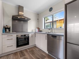 Unwind Papamoa Beach - Papamoa Holiday Home -  - 1169048 - thumbnail photo 16