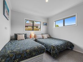Unwind Papamoa Beach - Papamoa Holiday Home -  - 1169048 - thumbnail photo 19
