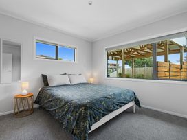Unwind Papamoa Beach - Papamoa Holiday Home -  - 1169048 - thumbnail photo 18
