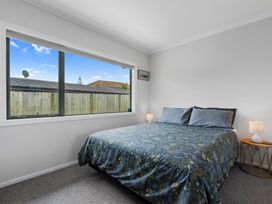 Unwind Papamoa Beach - Papamoa Holiday Home -  - 1169048 - thumbnail photo 17