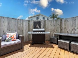 Unwind Papamoa Beach - Papamoa Holiday Home -  - 1169048 - thumbnail photo 4