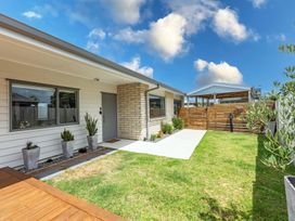 Unwind Papamoa Beach - Papamoa Holiday Home -  - 1169048 - thumbnail photo 30