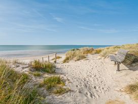 Unwind Papamoa Beach - Papamoa Holiday Home -  - 1169048 - thumbnail photo 27