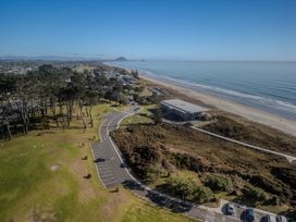 Unwind Papamoa Beach - Papamoa Holiday Home -  - 1169048 - thumbnail photo 25