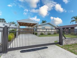 Unwind Papamoa Beach - Papamoa Holiday Home -  - 1169048 - thumbnail photo 24