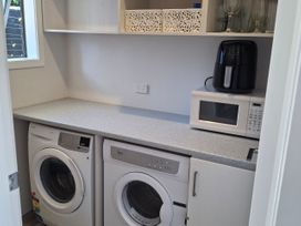 Unwind Papamoa Beach - Papamoa Holiday Home -  - 1169048 - thumbnail photo 21