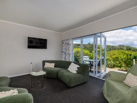 Retro Russell Retreat - Mins to Ferry, Beach, Eats -  - 1169238 - thumbnail photo 9