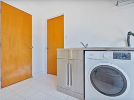 Seascape Beachfront A - Whangamata Holiday Unit -  - 1169459 - thumbnail photo 21