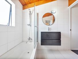 Seascape Beachfront A - Whangamata Holiday Unit -  - 1169459 - thumbnail photo 16