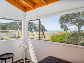 Seascape Beachfront A - Whangamata Holiday Unit -  - 1169459 - thumbnail photo 18