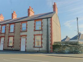 2 bedroom Cottage for rent in Holyhead
