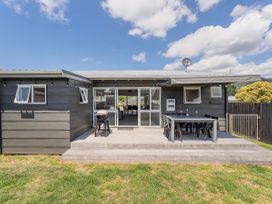 Stones Throw from the Beach - Pauanui Holiday Home -  - 1169867 - thumbnail photo 1