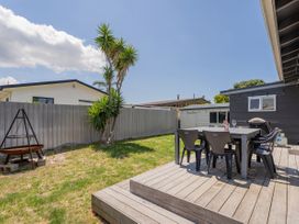 Stones Throw from the Beach - Pauanui Holiday Home -  - 1169867 - thumbnail photo 2