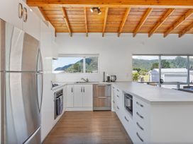 Stones Throw from the Beach - Pauanui Holiday Home -  - 1169867 - thumbnail photo 9
