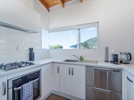 Stones Throw from the Beach - Pauanui Holiday Home -  - 1169867 - thumbnail photo 10