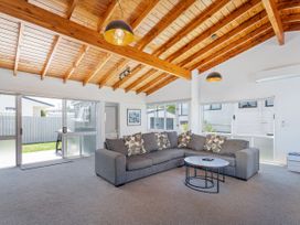 Stones Throw from the Beach - Pauanui Holiday Home -  - 1169867 - thumbnail photo 4