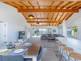Stones Throw from the Beach - Pauanui Holiday Home -  - 1169867 - thumbnail photo 6